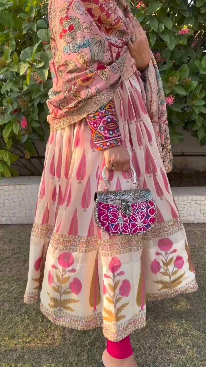 Rani Gulabi Kutchi Clutch - Image 1