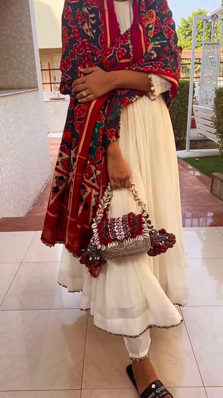 Noorani Kutchi Embroidered Bag - Thumbnail 2
