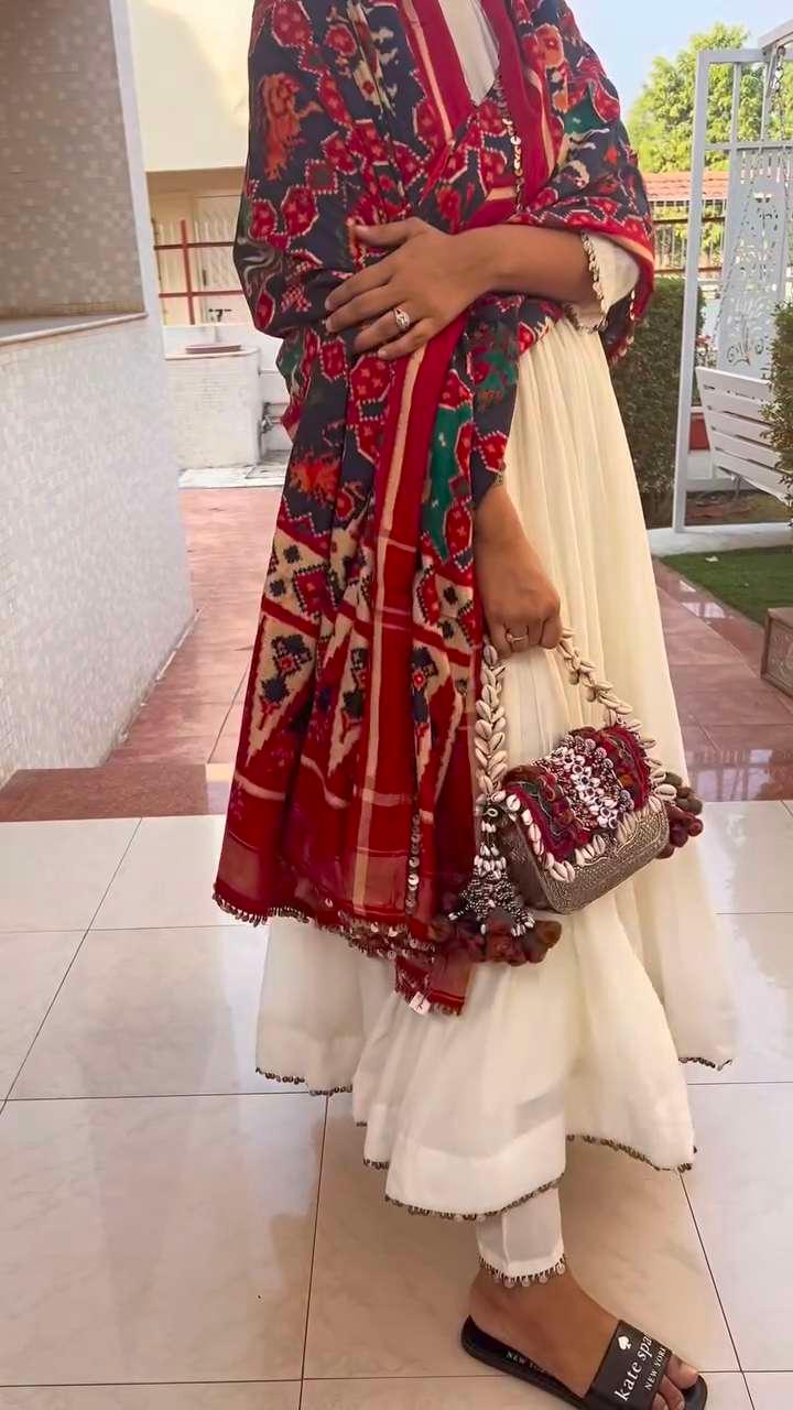 Noorani Kutchi Embroidered Bag - Image 1